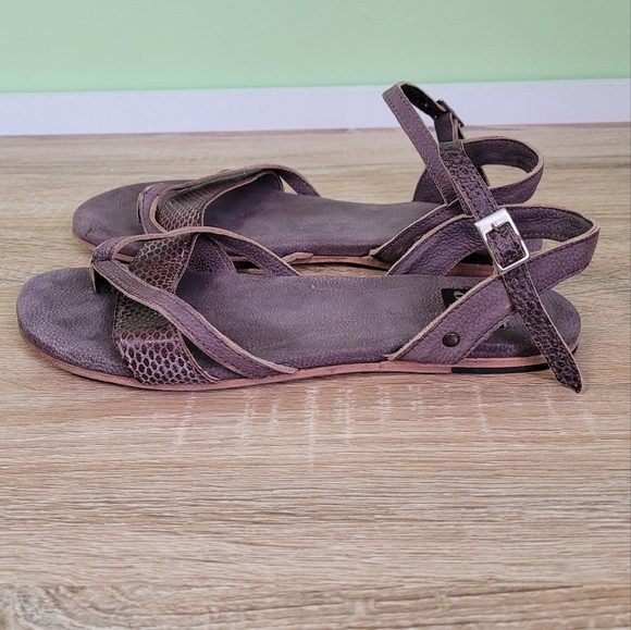 Women's Freebird snake print distressed sandals size 10 NWOT - Picture 2 of 5